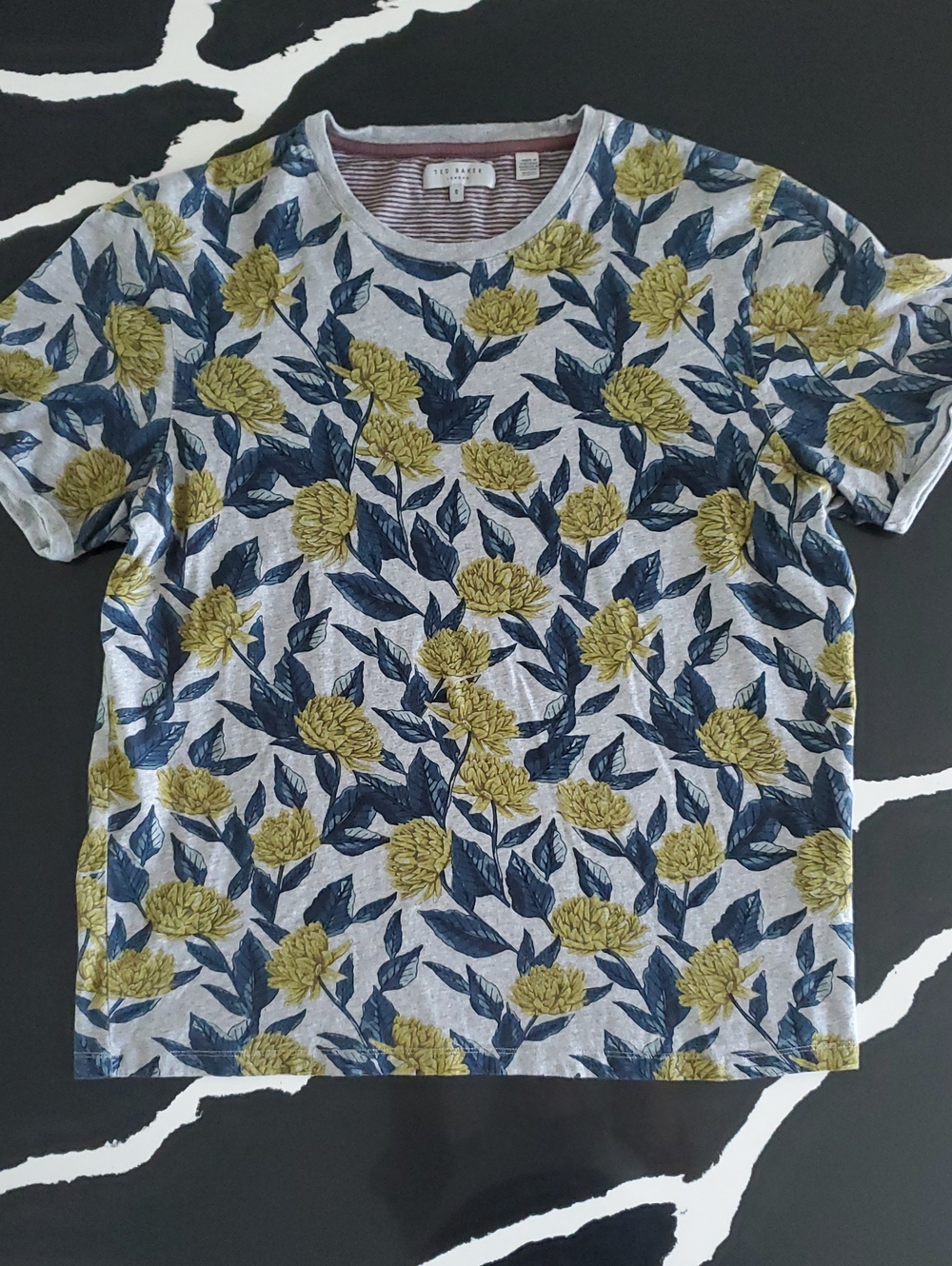 Ted Baker- Sz.5 Mens Floral Tee PTP 22" Stretches -24"